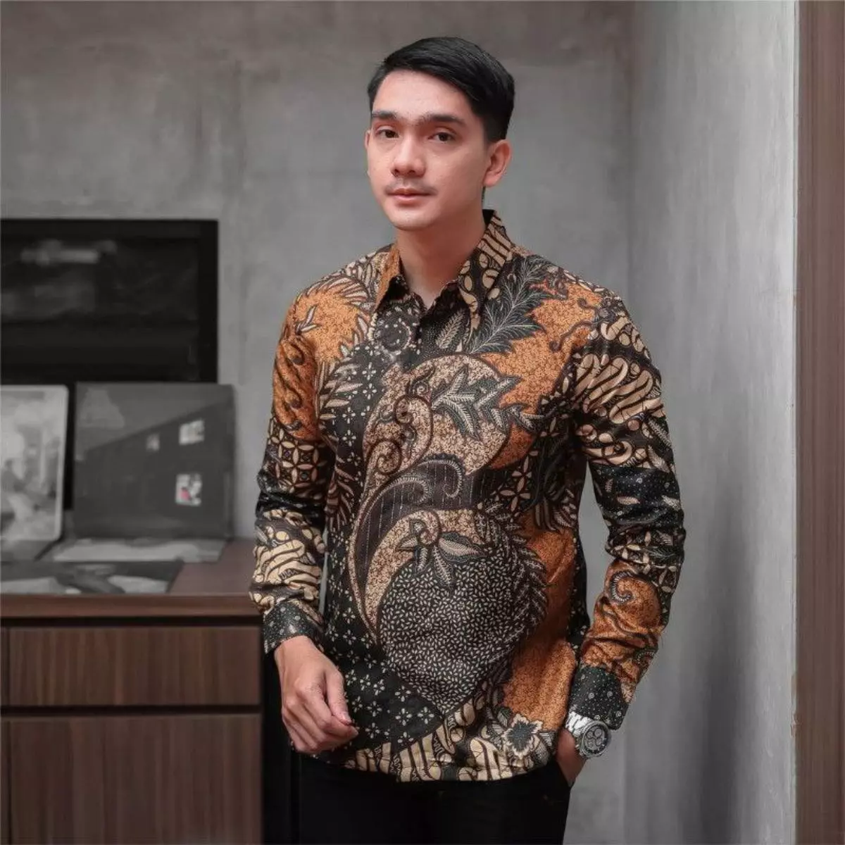 Panduan Memakai Baju Batik untuk Gaya Formal dan Santai