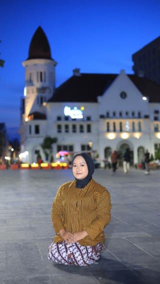 Lurik Wanita Kutubaru Kuning