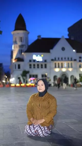 Lurik Wanita Kutubaru Kuning