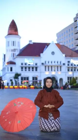 Lurik Wanita Kutubaru merah bata
